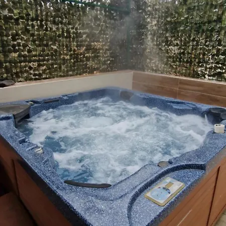 House Bellavista With Hot Pool Apartman Trogir