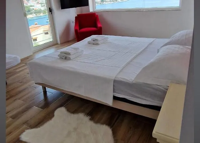 House Bellavista With Hot Pool Trogir